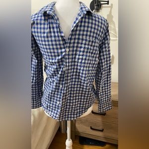 Old Navy checkered shirt, in great condition. size Boys 10-12 Large